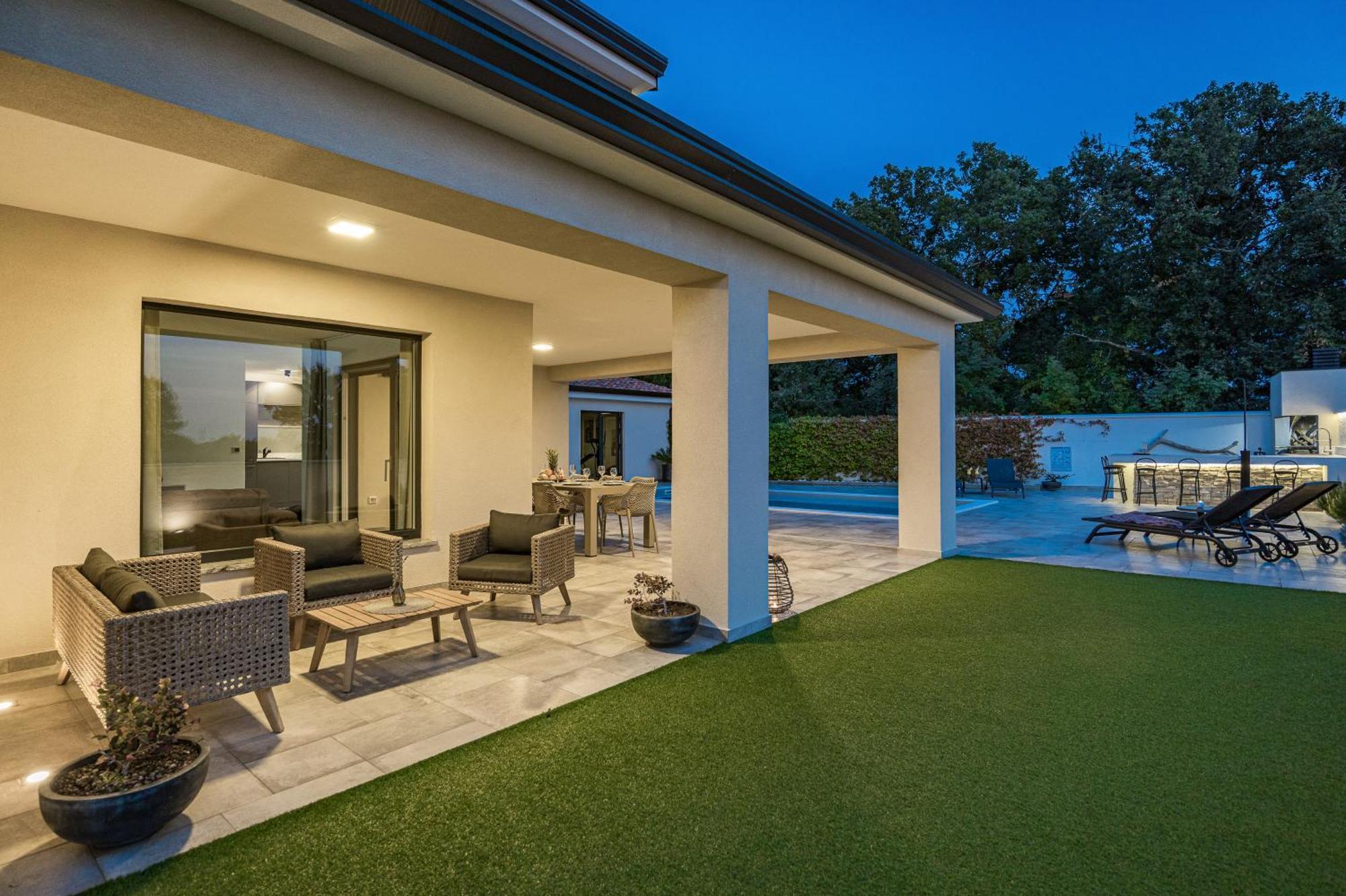 Special Offer! New Luxury Apartment With Pool, Fitness, Outdoor Bar&Grill ブイェ エクステリア 写真