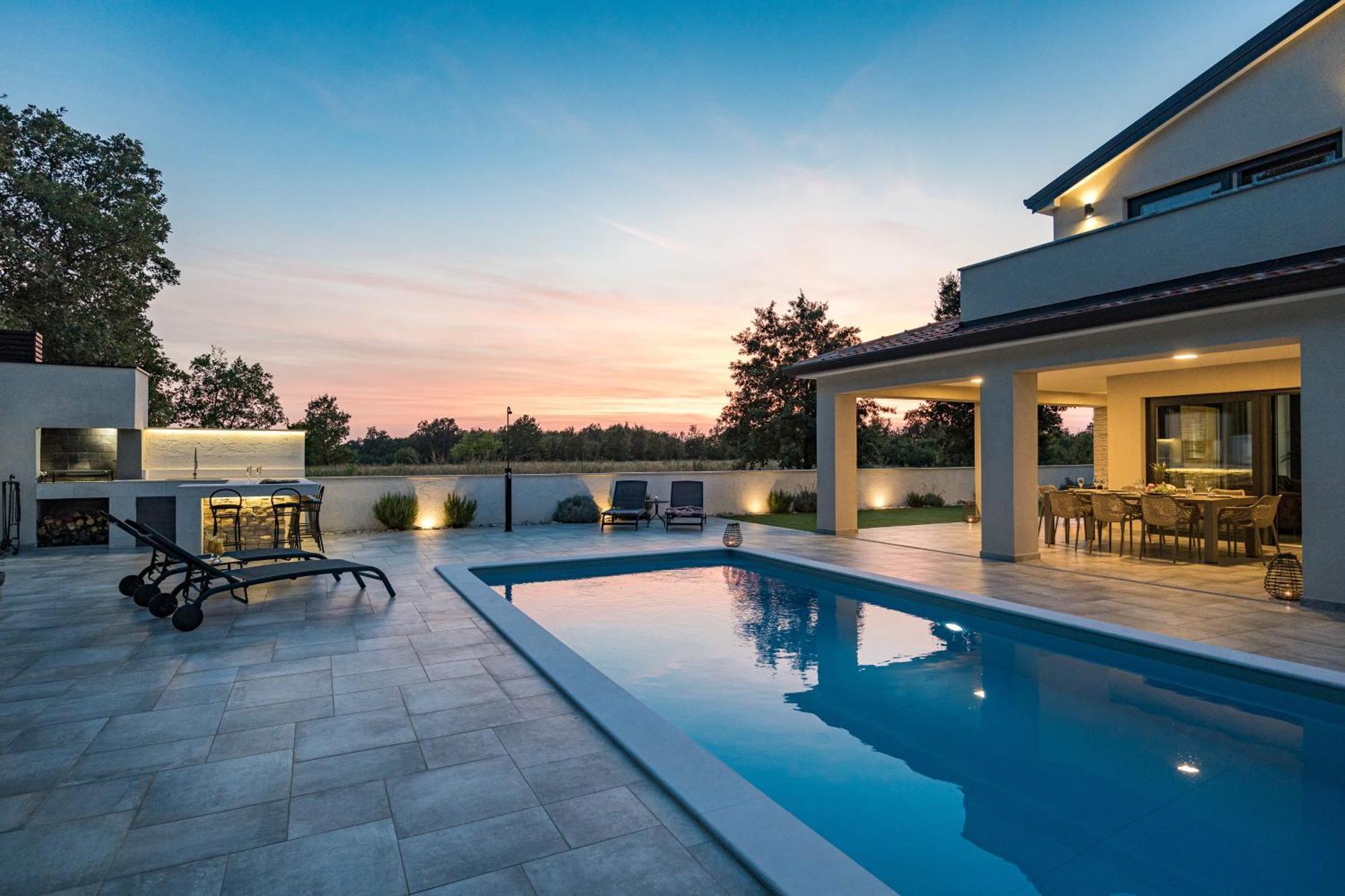 Special Offer! New Luxury Apartment With Pool, Fitness, Outdoor Bar&Grill ブイェ エクステリア 写真