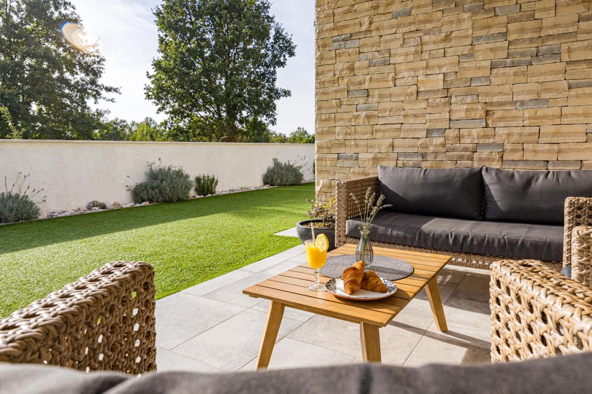 Special Offer! New Luxury Apartment With Pool, Fitness, Outdoor Bar&Grill ブイェ エクステリア 写真