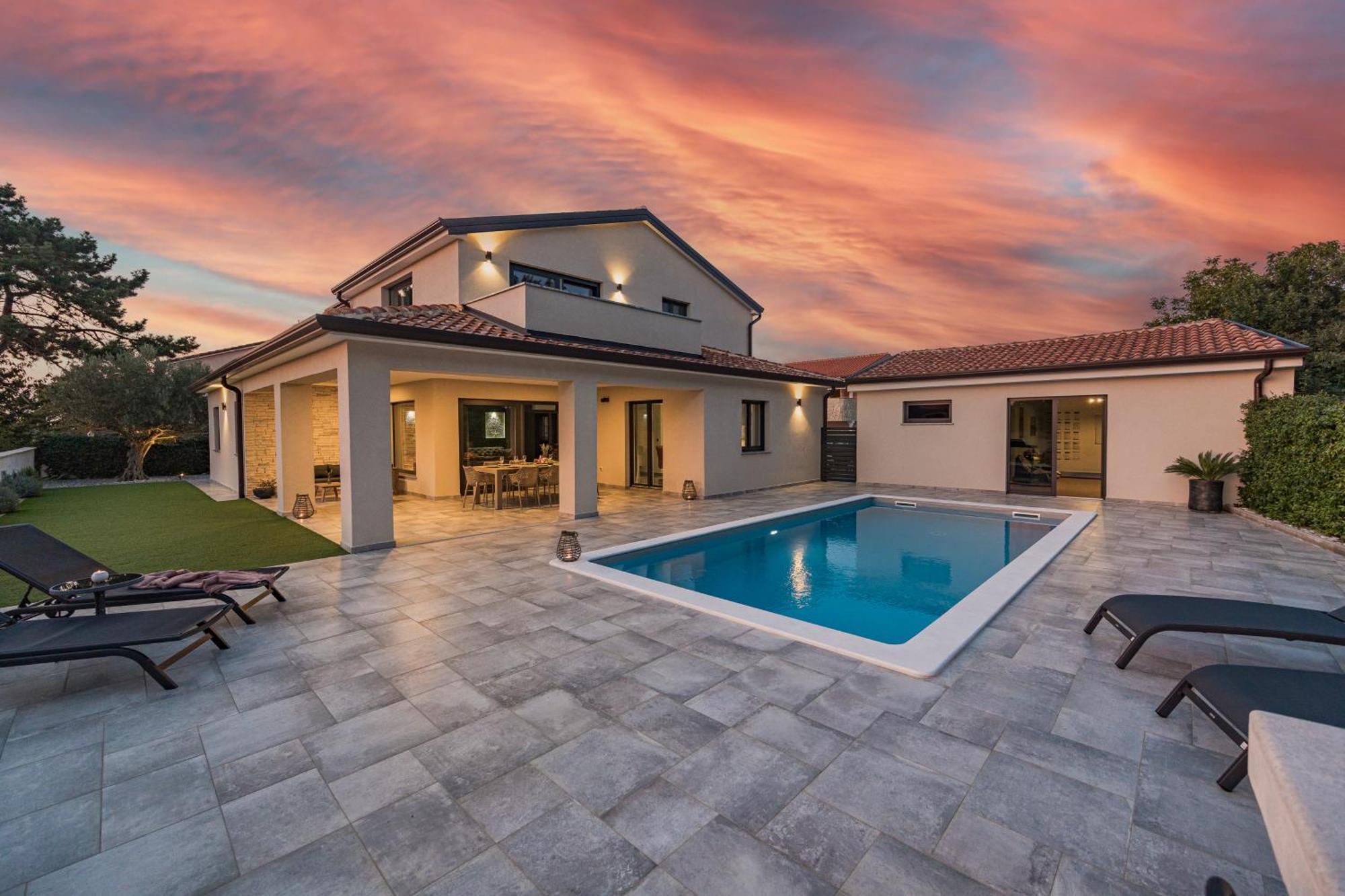 Special Offer! New Luxury Apartment With Pool, Fitness, Outdoor Bar&Grill ブイェ エクステリア 写真